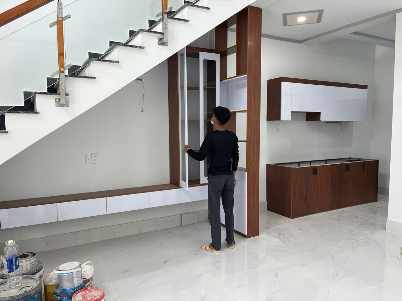 Tủ cầu thang kèm kệ tivi 3