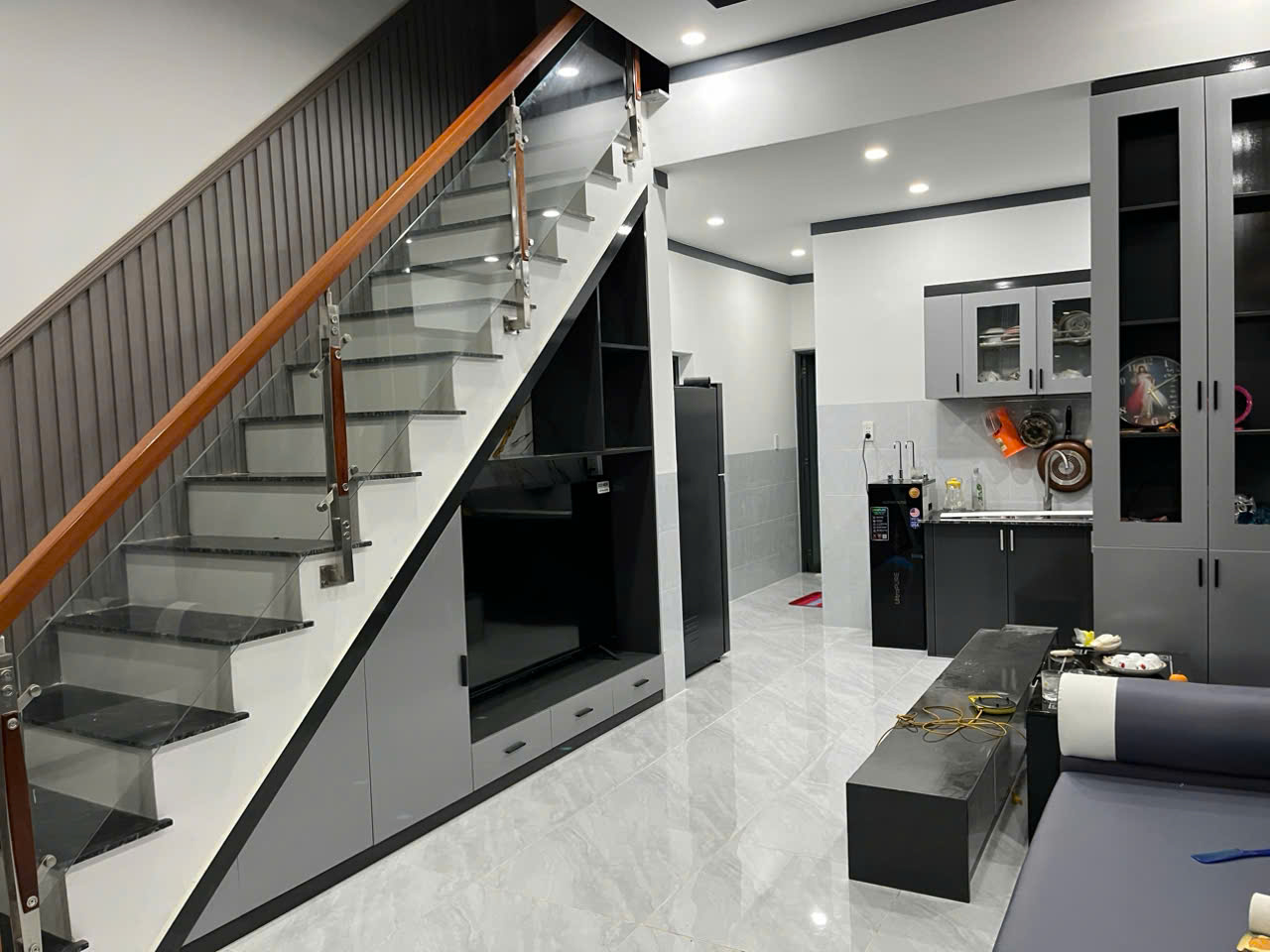 Tủ cầu thang kèm kệ tivi 7
