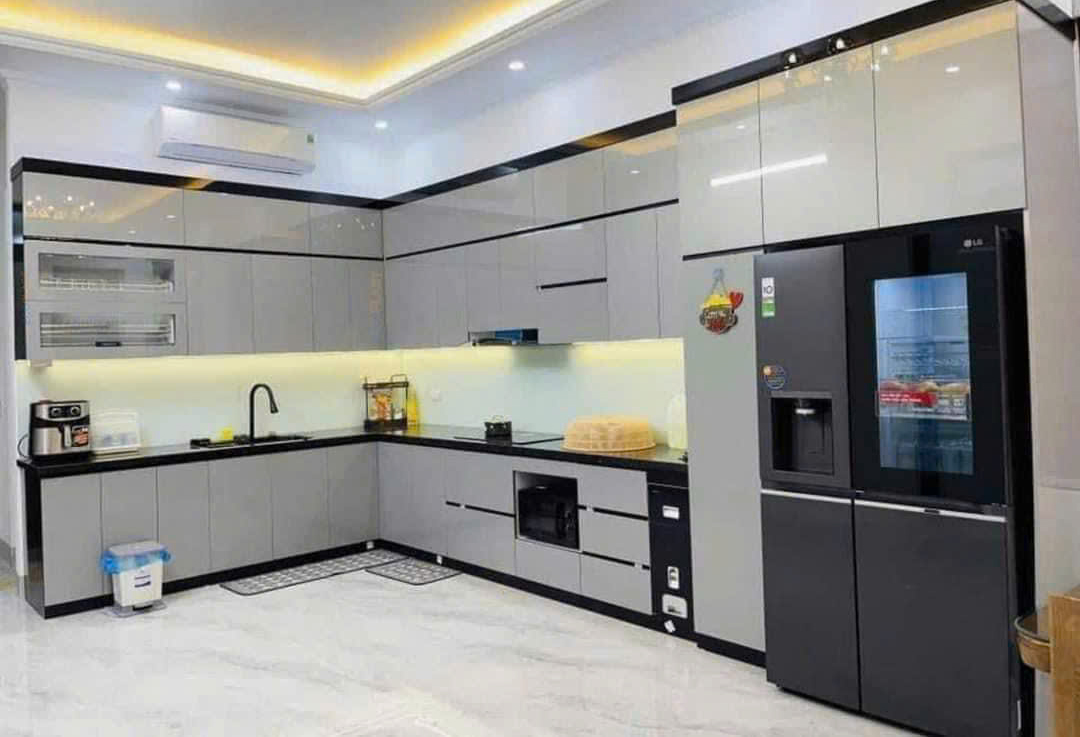 Bếp Gỗ phủ Acrylic Sang Trọng – Giải Pháp Hoàn Hảo Cho Không Gian Hiện Đại